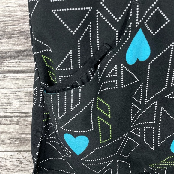 💙💚Geometric Heart Cherokee Infinity Scrub Top - Small - Picture 6 of 9